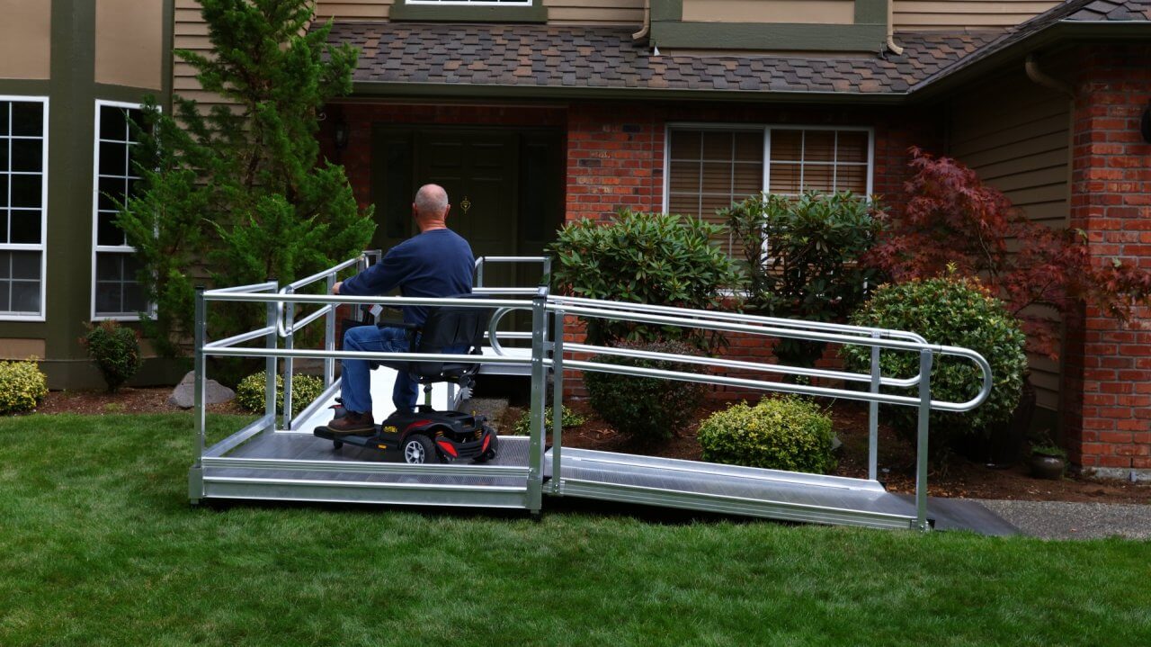 Wood vs. Aluminum: Why choose an aluminum ramp?
